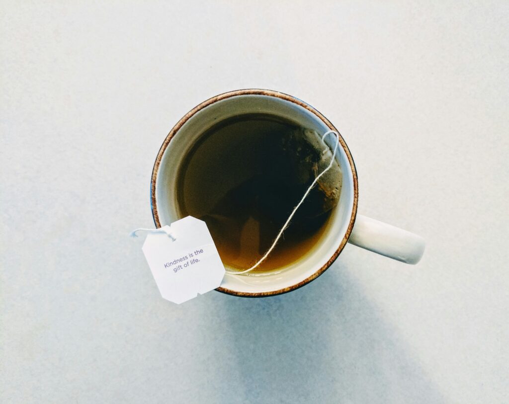 benefits of drinking hot tea